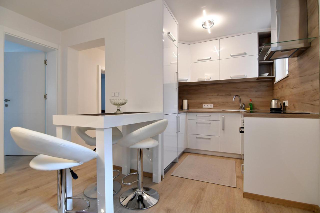 Garden Of Dreams & Free Private Parking Apartment Sarajevo Bagian luar foto
