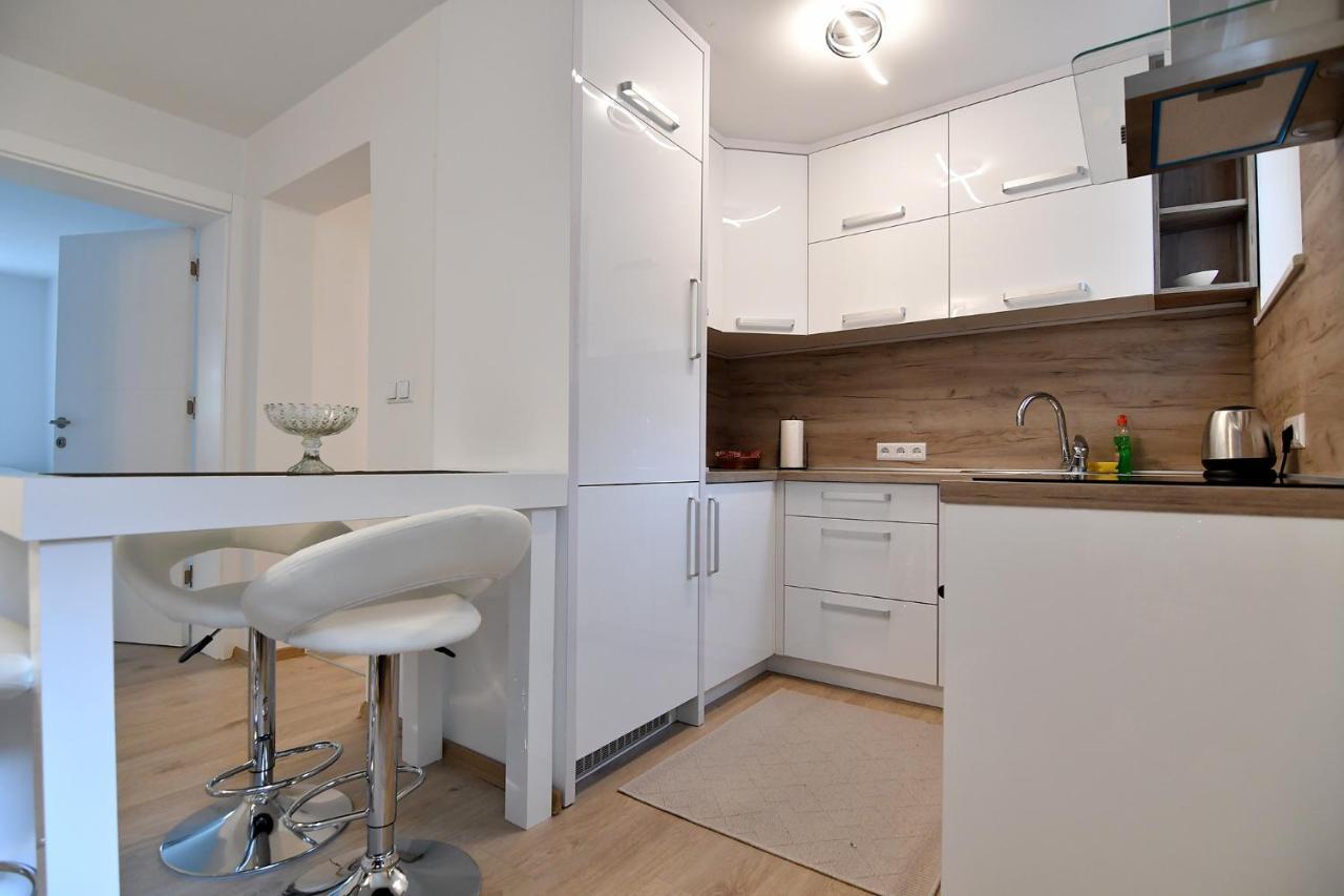 Garden Of Dreams & Free Private Parking Apartment Sarajevo Bagian luar foto