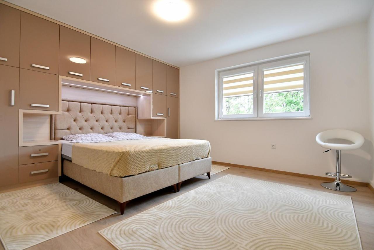 Garden Of Dreams & Free Private Parking Apartment Sarajevo Bagian luar foto